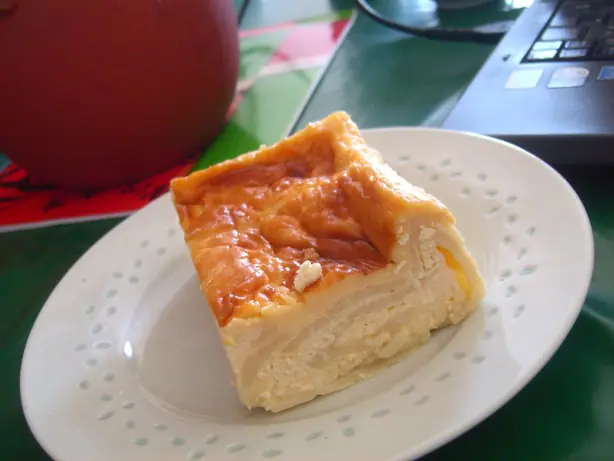 Foto von Wiener Milchrahmstrudel klassisch – fertig angerichtet