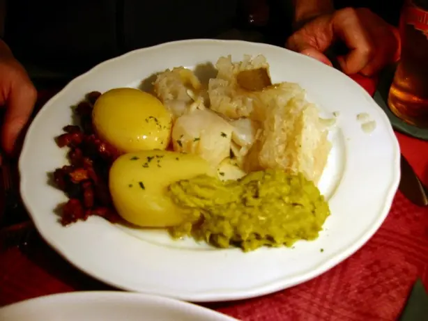 Foto von Skandinavischer Lutefisk klassisch – fertig angerichtet