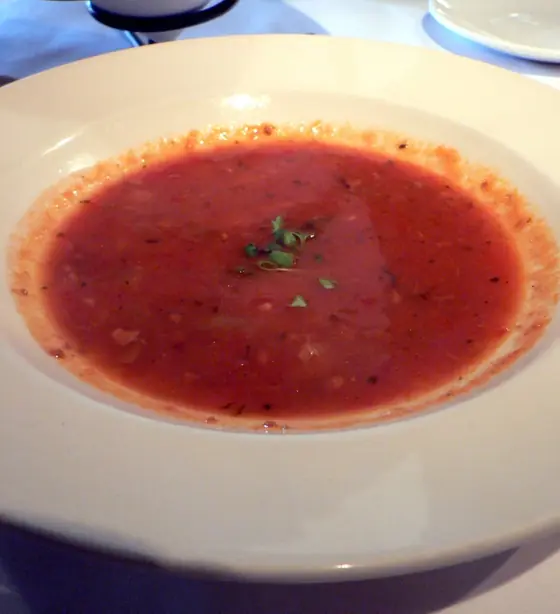 Foto von Klassischer New England Clam Chowder (3) – fertig angerichtet