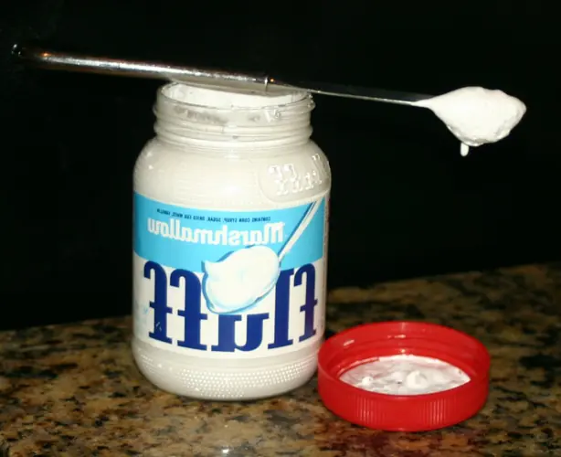 Foto von Klassische Amerikanische Marshmallowcreme – fertig angerichtet