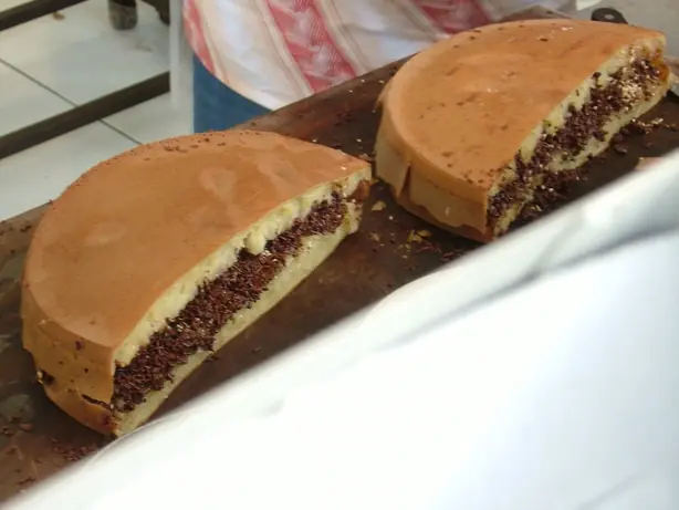 Foto von Indonesisches Martabak Telur Klassisch – fertig angerichtet