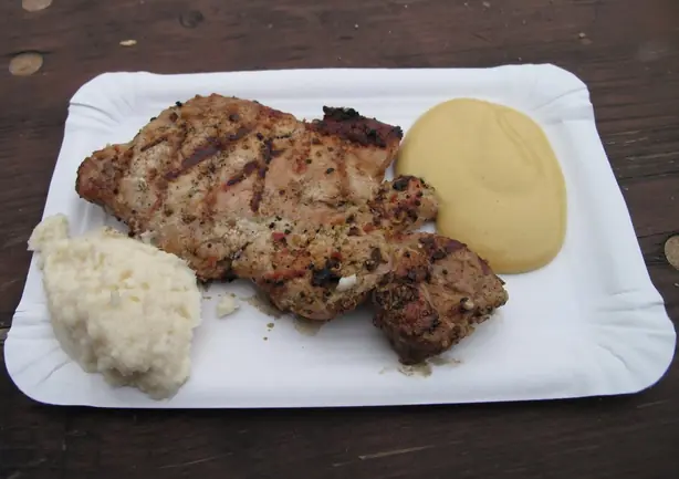 Maso s křenem a hořčicí – Foto: Dezidor (CC BY 3.0)