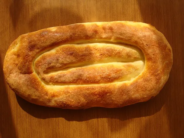 Foto von Armenisches Matnakash Brot – fertig angerichtet