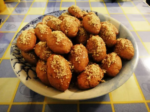 Foto von Griechische Melomakarona Honigkekse – fertig angerichtet