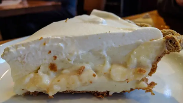 Foto von Amerikanischer Bananen-Sahne-Kuchen – fertig angerichtet