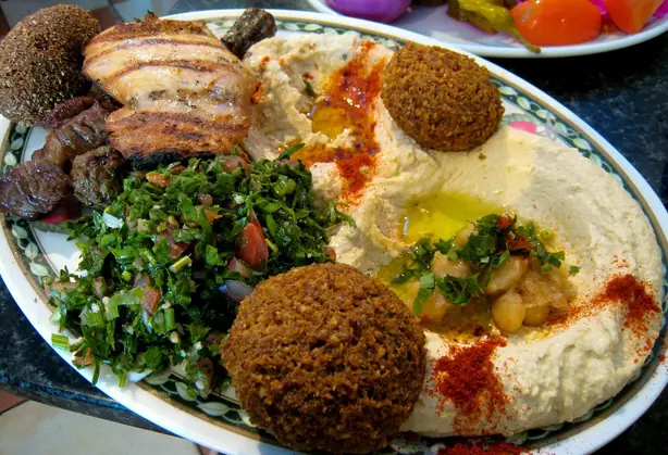 Foto von Libanesische Kibbeh klassisch – fertig angerichtet