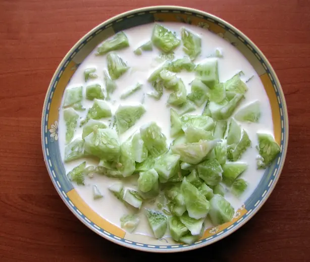 Foto von Polnischer Gurkensalat Mizeria – fertig angerichtet