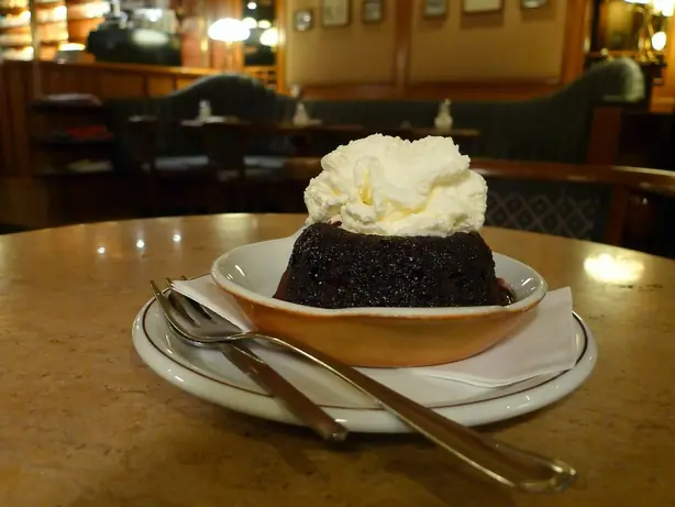 Foto von Klassischer Mohr im Hemd – fertig angerichtet