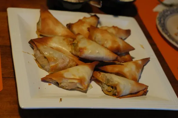 Foto von Marokkanische Briouats mit Hähnchen – fertig angerichtet