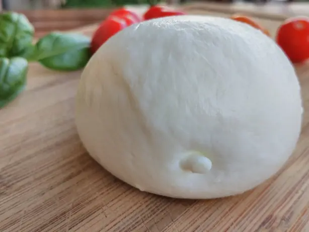 Foto von Italienische Mozzarella di Bufala – fertig angerichtet