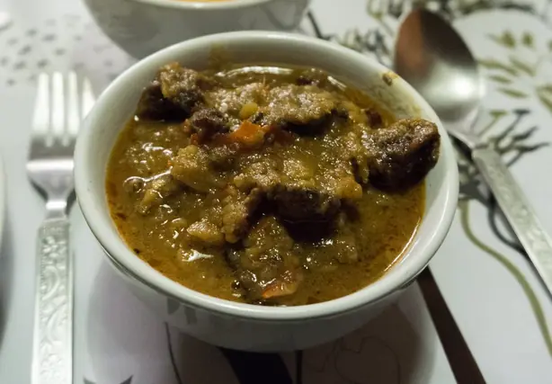 Naga Smoked Pork with Axone (Fermented Soyabeans) – Foto: Sumit Surai (CC BY-SA 4.0)