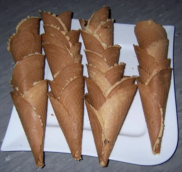 Foto von Klassische Hippenrollen (2) – fertig angerichtet