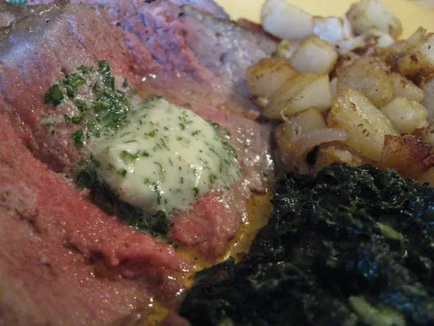 Foto von Französische Maître-d’Hôtel-Butter – fertig angerichtet