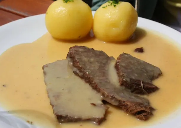 Foto von Klassische Warme Meerrettichsauce – fertig angerichtet