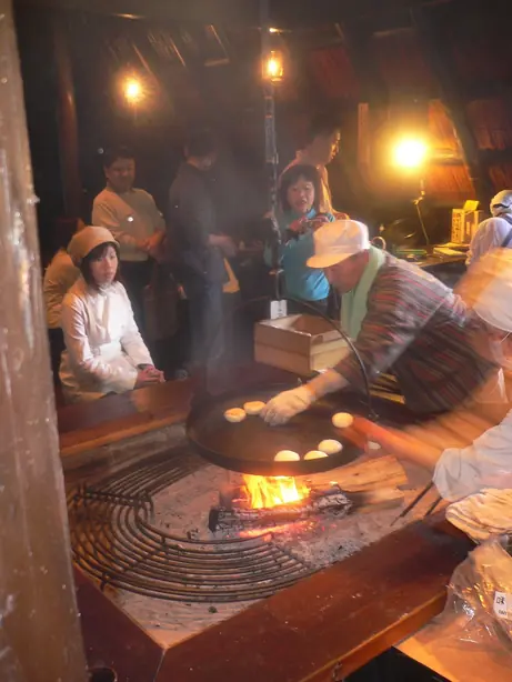 Foto von Japanische Oyaki mit Gemüsefüllung – fertig angerichtet