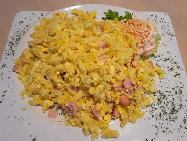 Foto von Klassische Deutsche Schinkennudeln – fertig angerichtet