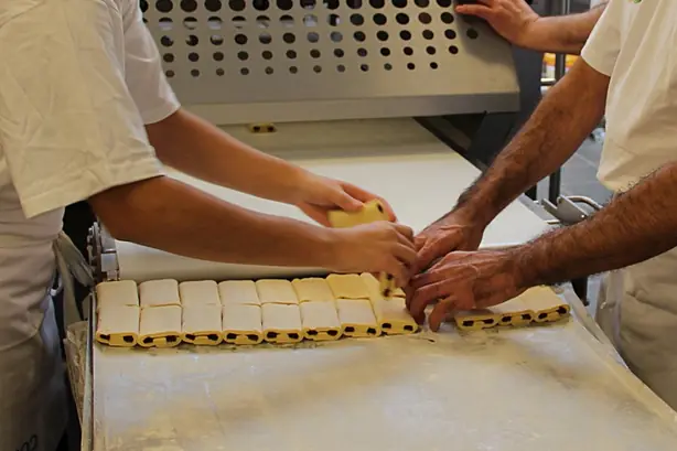 Pain au chocolat production 2 – Foto: This illustration was made by  (CC BY-SA 3.0)