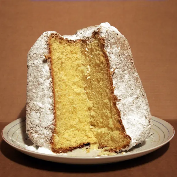 Foto von Klassischer Italienischer Pandoro – fertig angerichtet