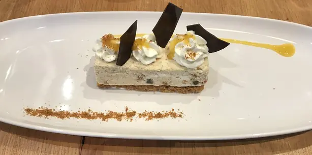 Foto von Klassisches Vanille-Parfait – fertig angerichtet