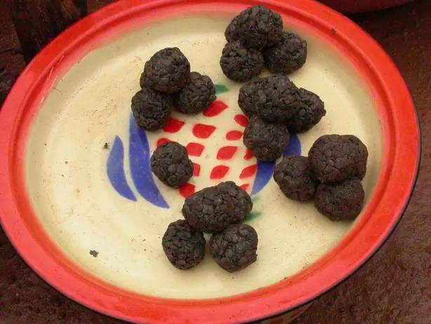 Foto von Westafrikanischer Reis mit Soumbala – fertig angerichtet