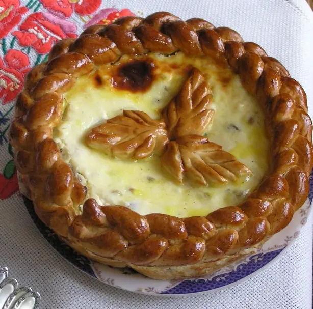 Foto von Ukrainisches Osterbrot Paska – fertig angerichtet