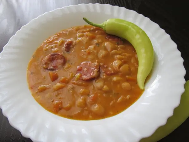 Foto von Serbische Bohnensuppe Pasulj – fertig angerichtet
