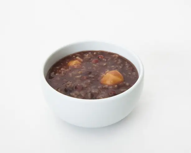 Foto von Koreanischer Adzukibohnenbrei Patjuk – fertig angerichtet