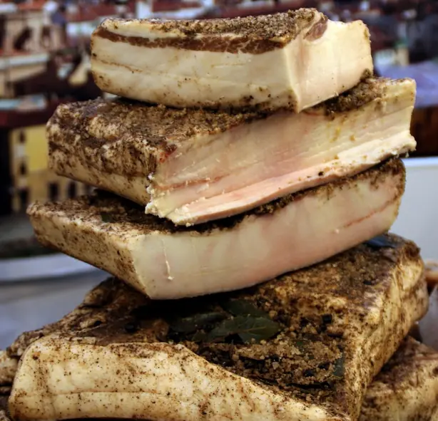 Foto von Hausgemachter Italienischer Lardo – fertig angerichtet