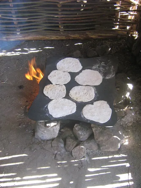 Foto von Polnisches Fladenbrot Podpłomyk – fertig angerichtet