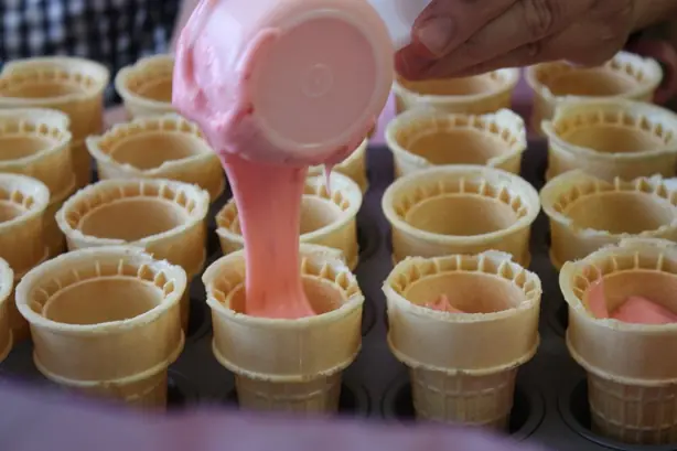 Foto von Amerikanische Vanille-Cupcakes – fertig angerichtet