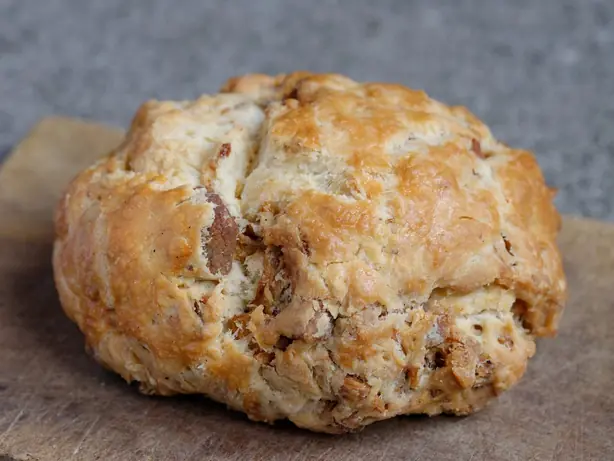 Foto von Südstaaten Crackling Bread klassisch – fertig angerichtet