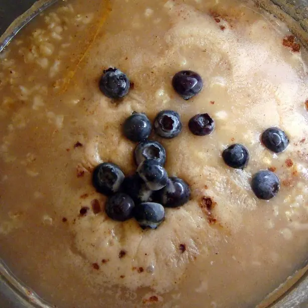 Foto von Klassischer Haferbrei – fertig angerichtet