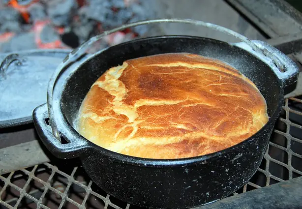 Foto von Südafrikanisches Potbrood klassisch – fertig angerichtet