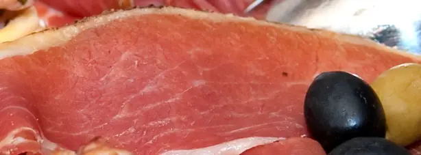 Foto von Dalmatinischer Pršut hausgemacht – fertig angerichtet