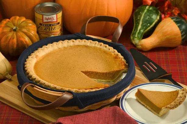 Foto von Amerikanischer Pumpkin Pie Klassisch – fertig angerichtet