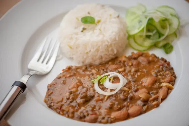 Foto von Klassisches Dal Makhani – fertig angerichtet