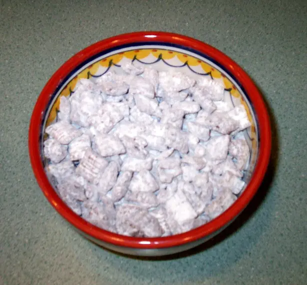 Foto von Amerikanisches Puppy Chow Klassisch – fertig angerichtet