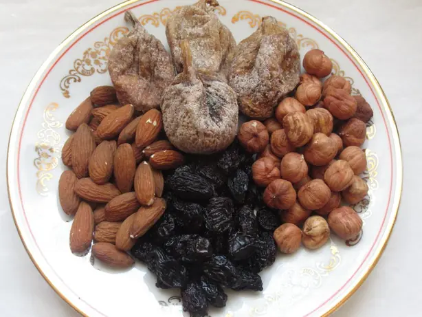 Foto von Französische Schokoladen-Mendiants – fertig angerichtet