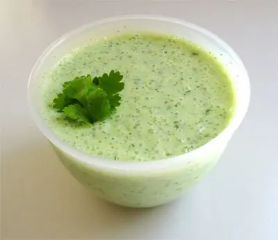 Foto von Indisches Gurken-Raita Klassisch (3) – fertig angerichtet