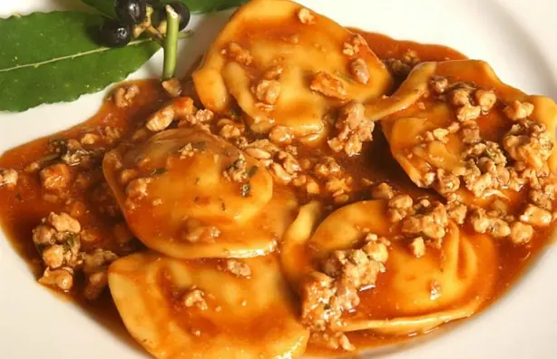 Foto von Klassische Ricotta-Spinat-Ravioli – fertig angerichtet