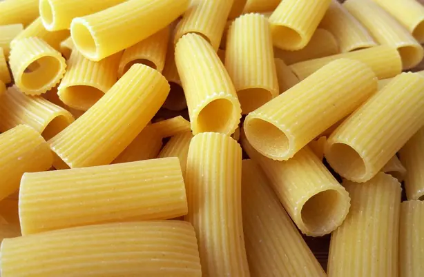 Foto von Sizilianische Rigatoni alla Norma – fertig angerichtet