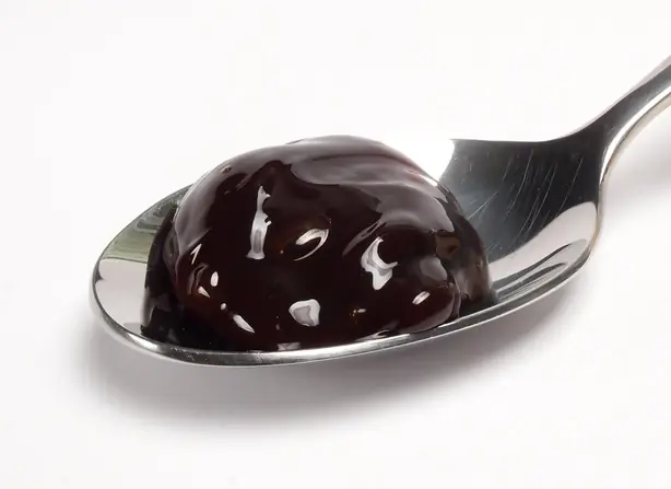 Rinse appelstroop on spoon – Foto: SKopp (CC BY-SA 3.0)