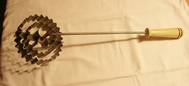 Foto von Schwäbische Rosenküchle klassisch – fertig angerichtet