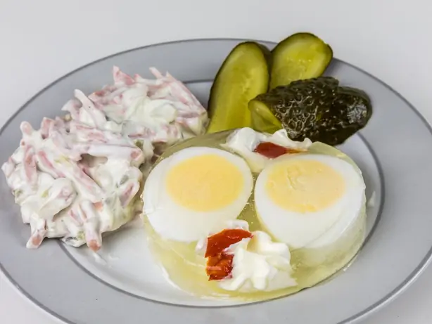 Foto von Klassische Russische Eier (2) – fertig angerichtet