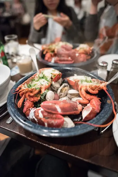 Foto von New England Clam Bake klassisch – fertig angerichtet