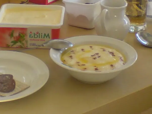 Foto von Norwegische Rømmegrøt klassisch – fertig angerichtet