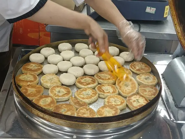 Foto von Chinesische Lauchpfannkuchen Cong You Bing – fertig angerichtet