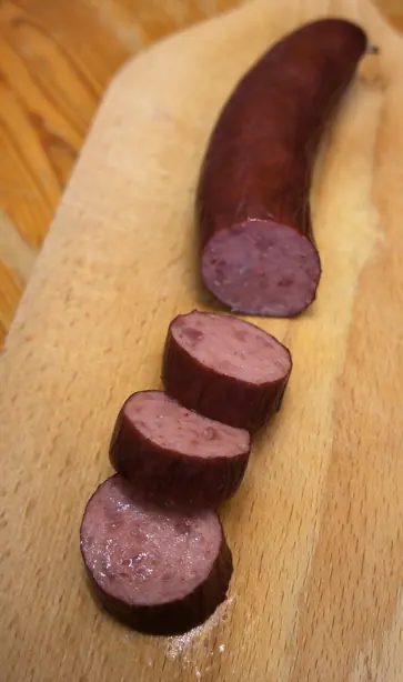 Foto von Schweizer Bauernschüblig hausgemacht – fertig angerichtet