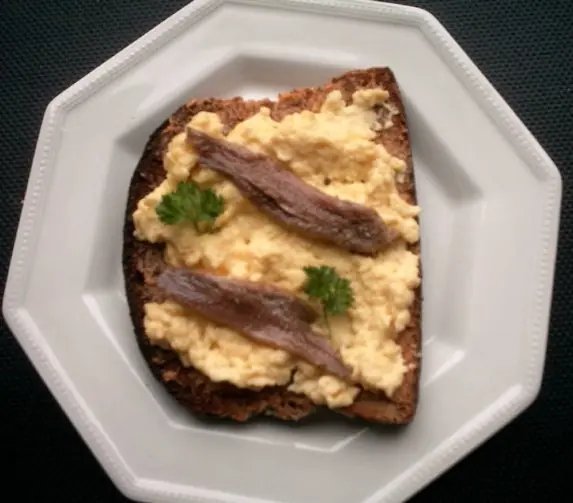 Foto von Englischer Scotch Woodcock klassisch – fertig angerichtet