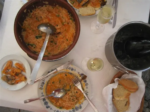 Foto von Portugiesischer Meeresfrüchte-Reis – fertig angerichtet